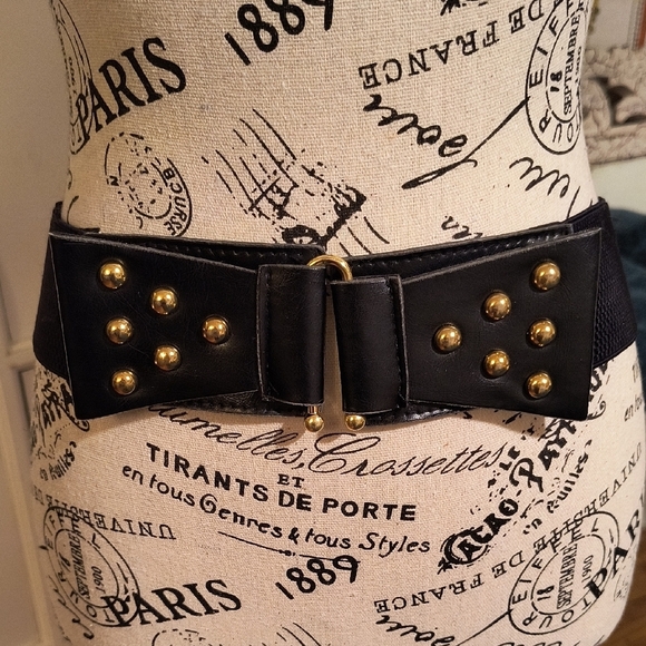 Stylish Black Belt with Gold Accents - Picture 5 of 5